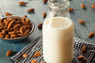 حليب اللوز من انواع الحليب