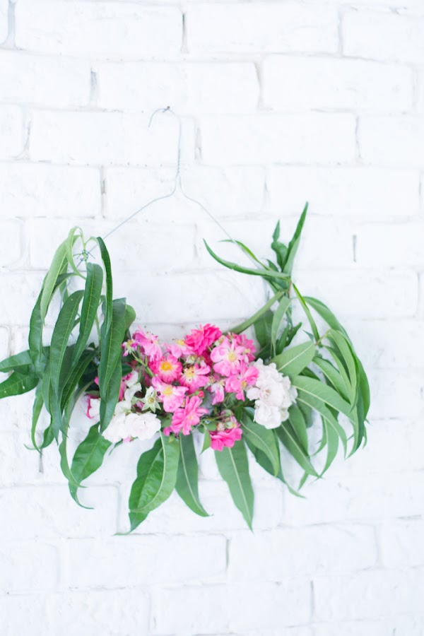 Guirnalda de flores con percha diy