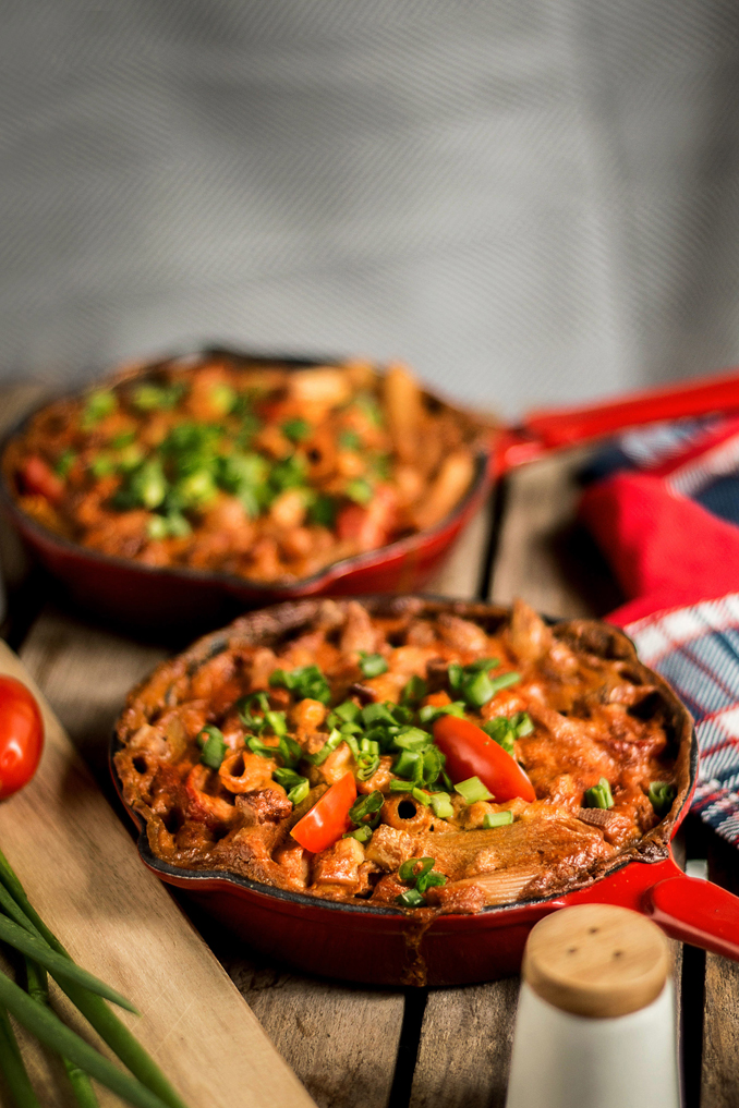 MniuMniu Kuchnia roślinna ZAPIEKANE MAC&CHEESE Z WĘDZONYM TOFU I