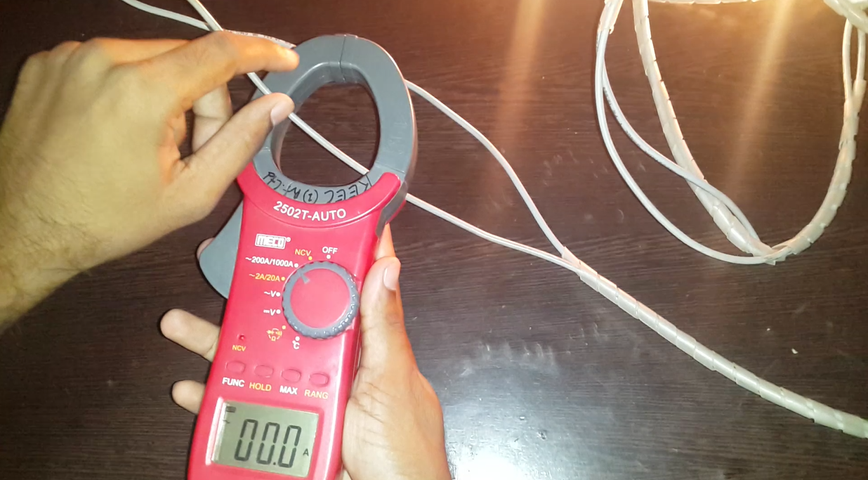How To Use Clamp Meter ( In Hindi )