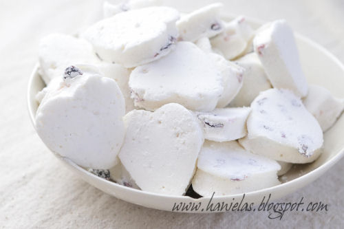 Heart Shaped Valentine's Day S'mores Recipe - via BirdsParty.com