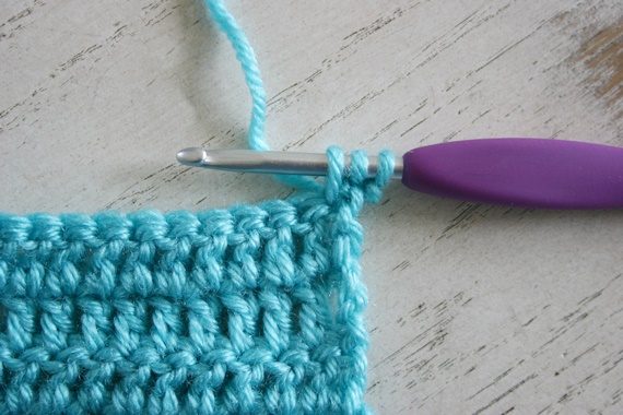 Four Ways to Avoid the Turning Chain Hole when Crocheting by Susan Carlson of Felted Button