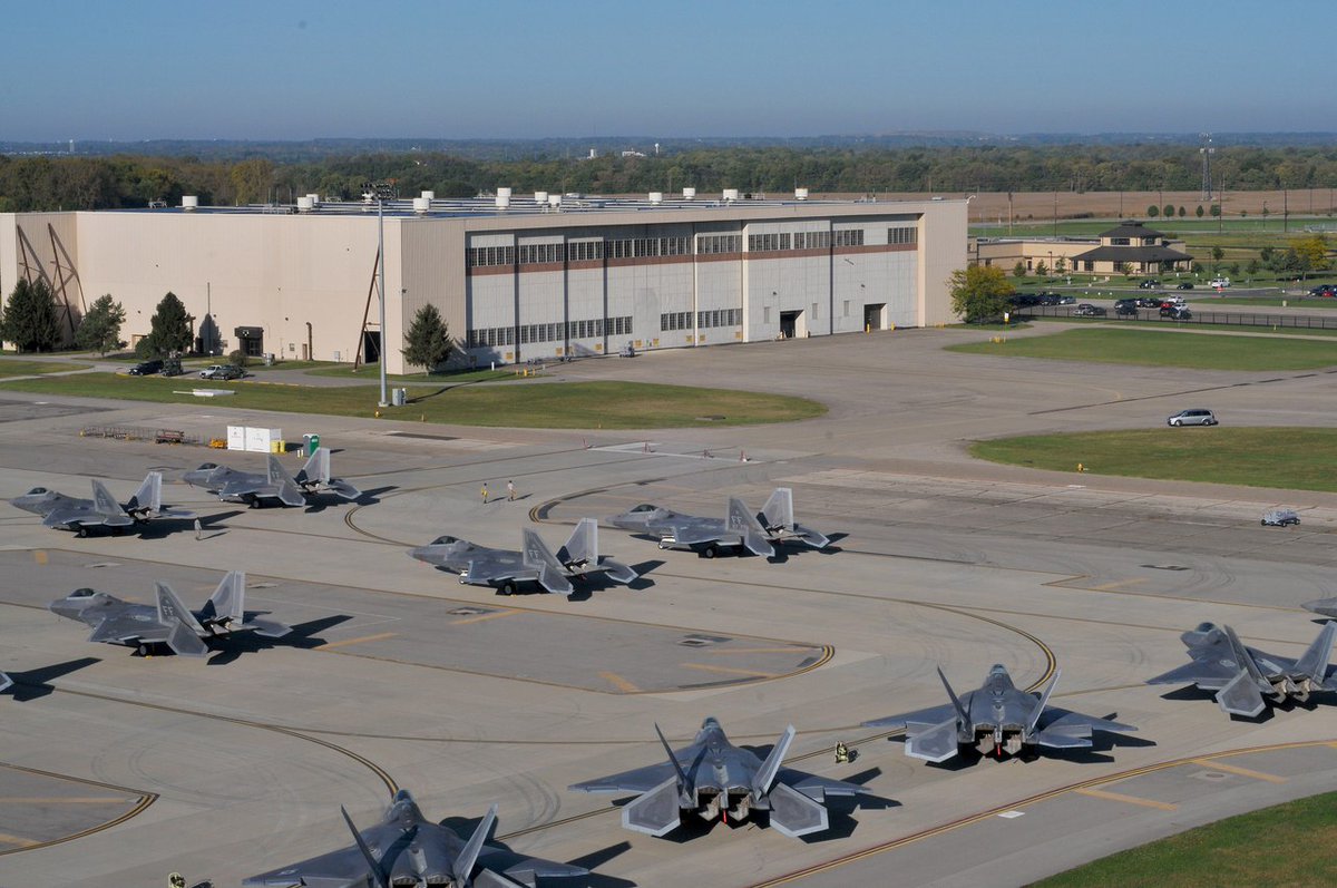ال F-22 Raptor في اخر اطلالاتها  Evacuation%2Bof%2BF-22%2BRaptors%2Bfrom%2BLangley%2BAFB%2BVirginia%2Bto%2BRickenbacker%2BAFB%2B3