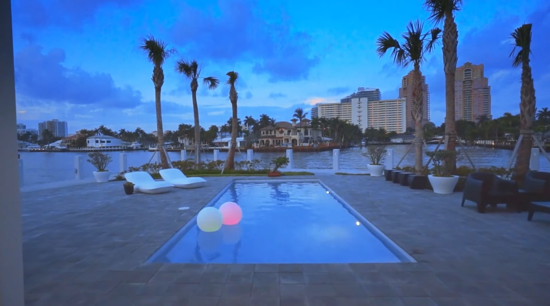 Tour 2900 NE 24th Ct, Fort Lauderdale, FL vs. 39 Interior Design Photos