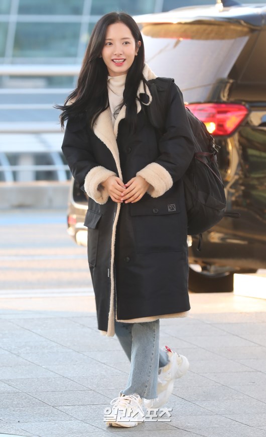 정법촬영.. 인천공항 출국하는 우주소녀 보나.jpg | 인스티즈