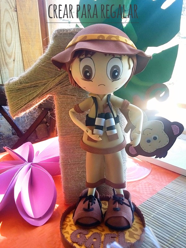 fofocho explorador goma eva con gorro