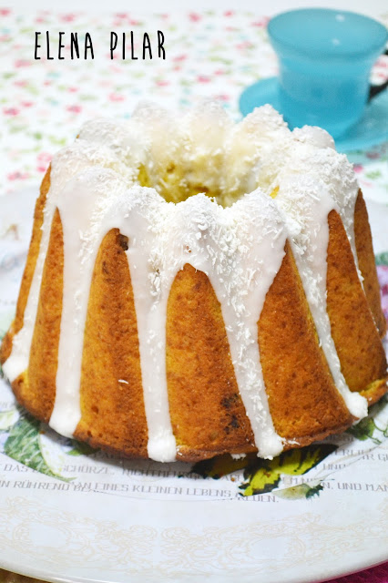 Bundt cake de calabaza y kéfir, con dátiles y coco