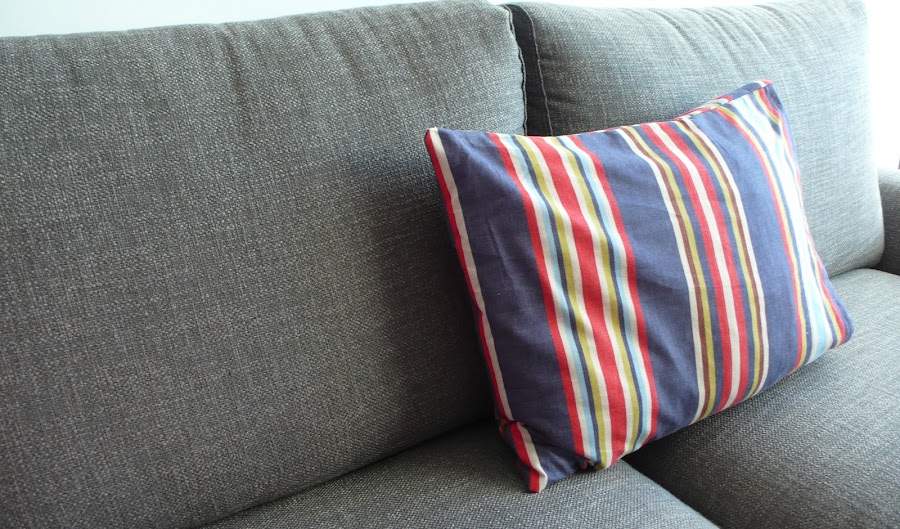 Cose-un-cojin-rectangular-sin-cremallera