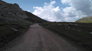 Inicio del tramo de cemento cercano a la cima de Sahún Inicio del tramo de cemento cercano a la cima de Sahún