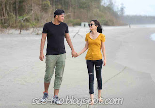 Foto Ryana Dea dengan suaminya dipantai Foto Ryana Dea dengan suaminya dipantai
