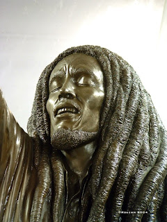 pierre rouzier_The Bob Marley Museum (JA) - "one love" statue
