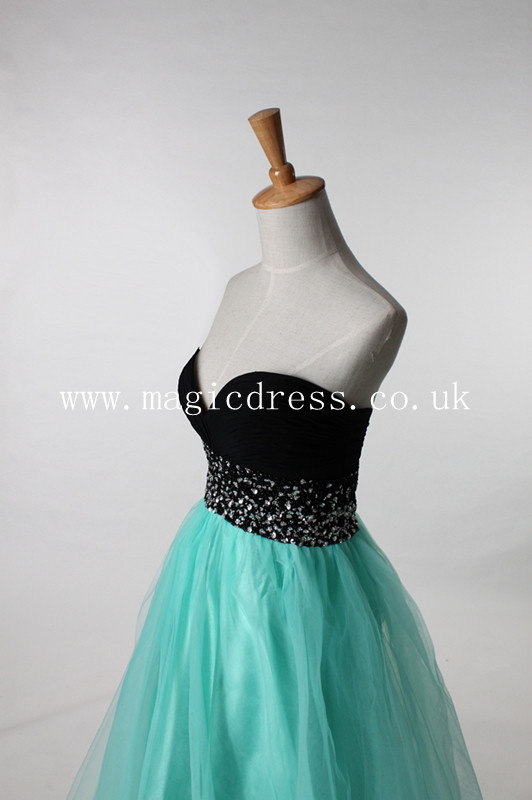 Magic Dresses: April 2013