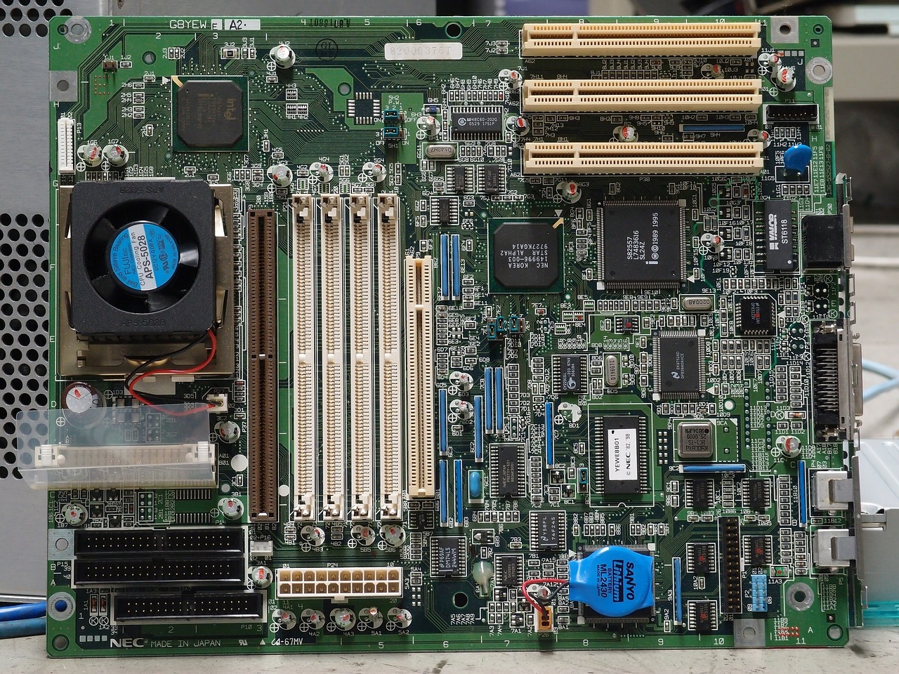 What is Motherboard? & How it Works? Next is Easy