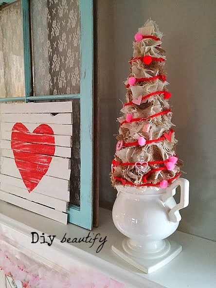 Valentine's Projects for your home. Find the links and tutorials at diy beautify.