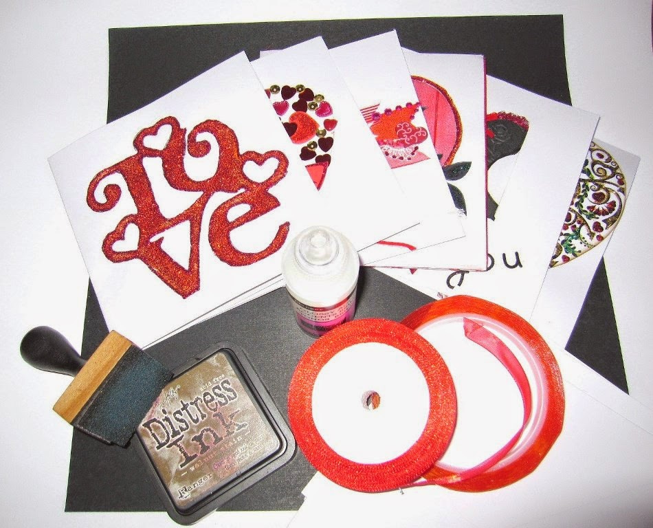 material para hacer el LOVE miniálbum de scrapbooking: 6 tarjetas San Valentín, 5 sobres, papel básico negro, cinta adhesiva doble cara, distress ink walnut stain, cinta raso rojo, glossy accents