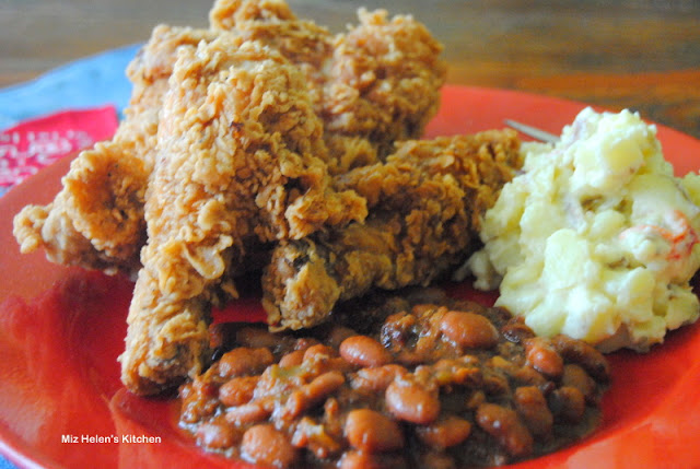 Old Fashioned Fried Chicken at Miz Helen's Country Cottage