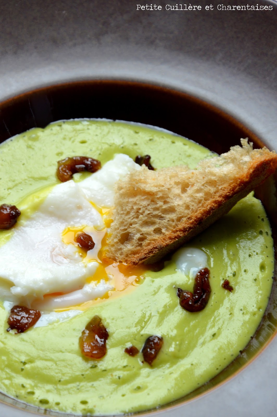 Petite Cuillère et Charentaises Crème de petits pois, Oeuf poché et