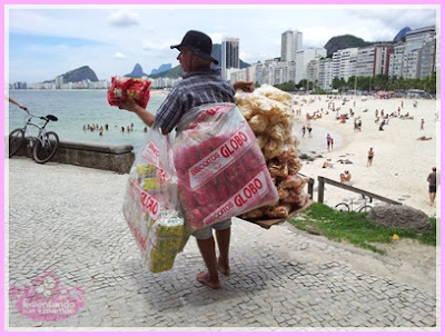 Vendedor de biscoito O Globo nas praias do Rio