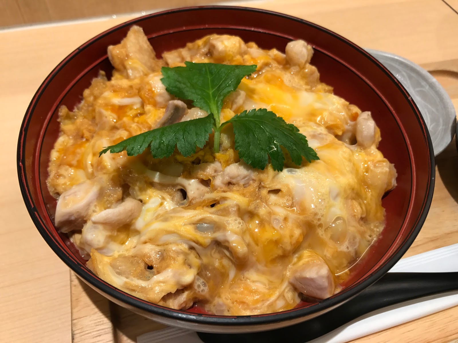 食記 日本東京雞三和丸ビル店 每次到東京都會吃的名古屋土雞親子丼 西西烹飪筆記