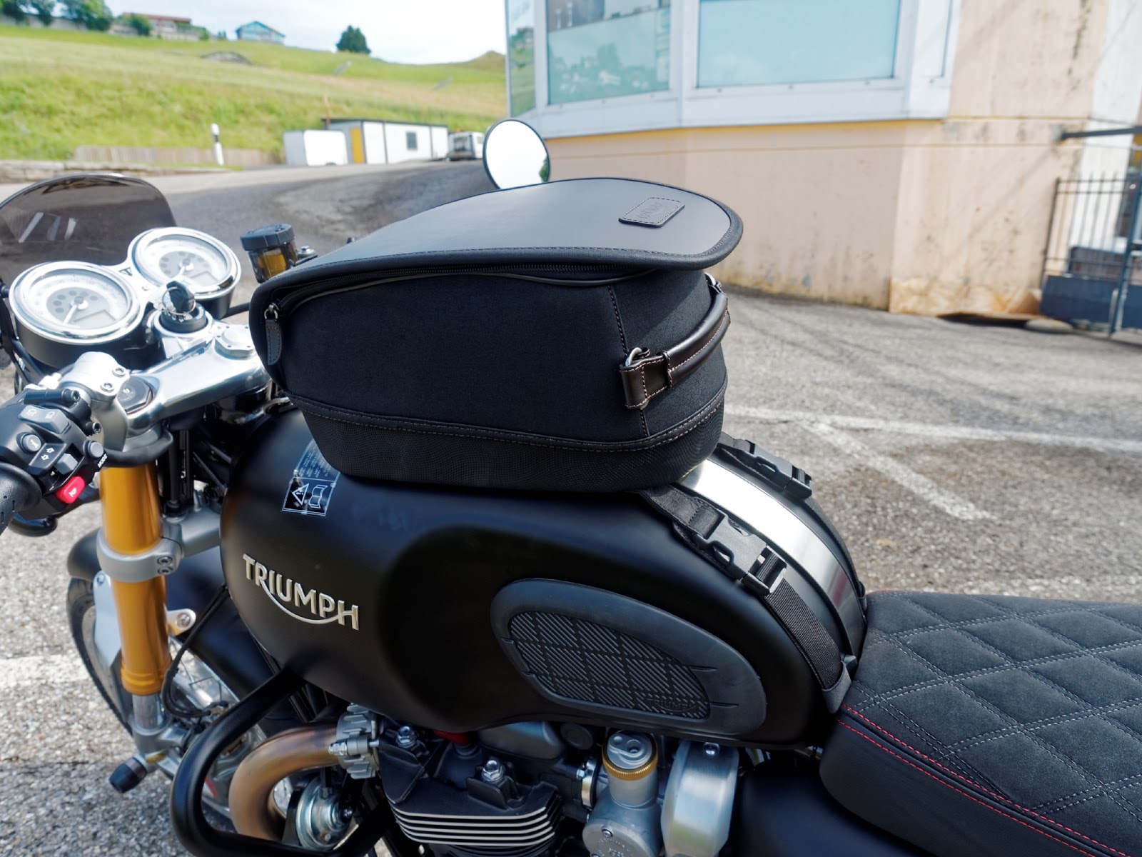 Triumph scrambler 1200 tank bag Clearance