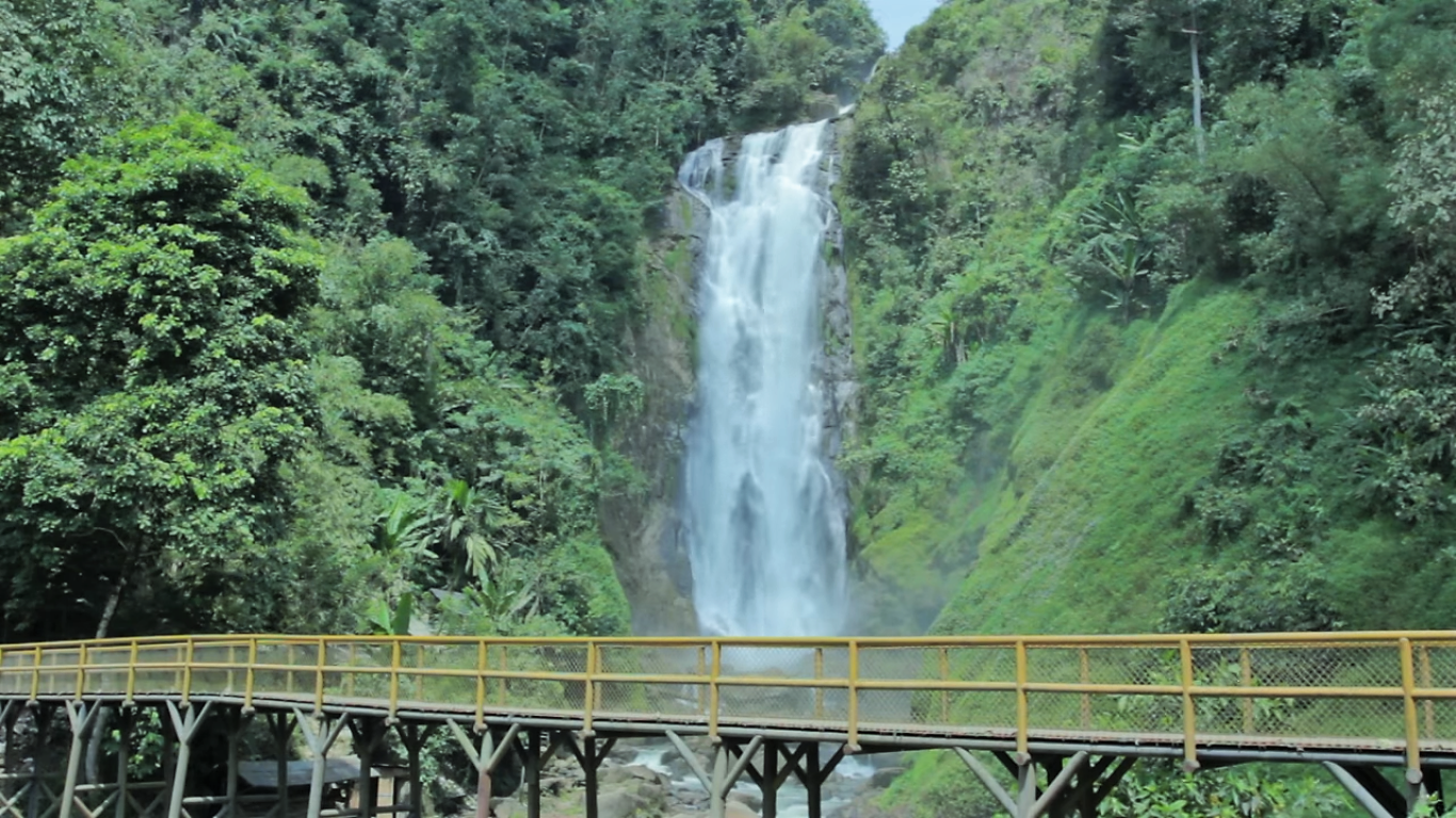 5 Objek Wisata Air Terjun Tertinggi di Sumatera - RiauMagz