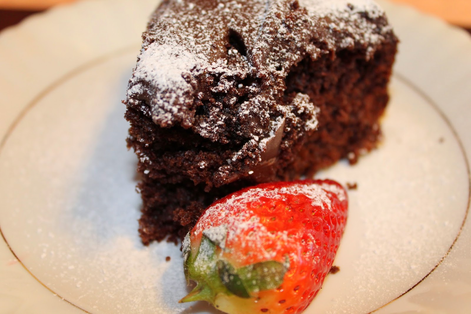 chocolate fudge cake via lovebirds vintage