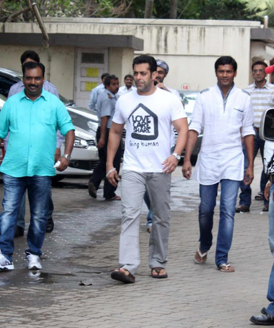 Photos - Salman Khan Salman Khan Eid Celebration With Fans