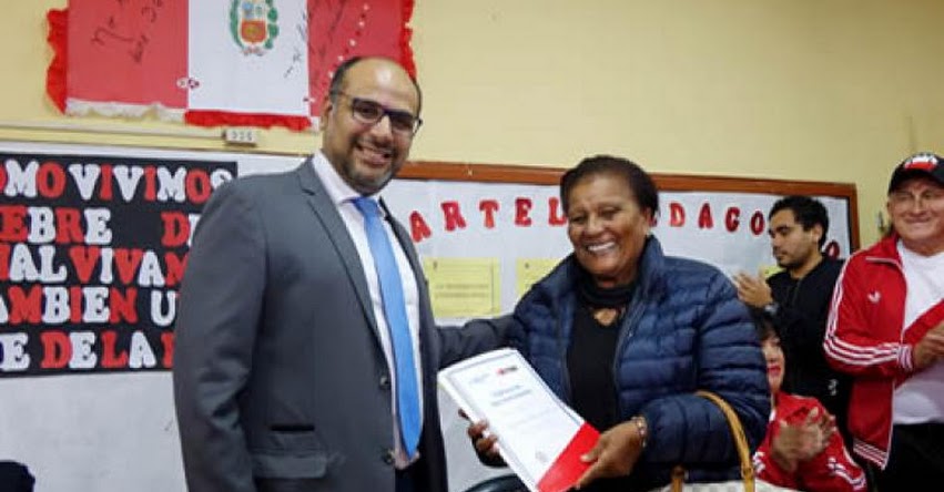 Doña «Peta» pide a maestros que no dejen sin clases a los alumnos Doña «Peta» pide a maestros que no dejen sin clases a los alumnos
