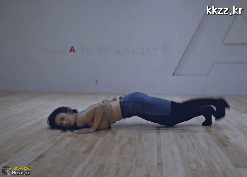 춤 좀 추는 에이핑크 윤보미