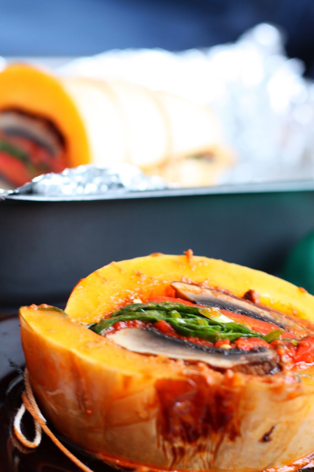 vegaaninen joulukinkku myskikurpitsa portobellosieni grillattu paprika pesto mallaspulla joulu resepti kasvisruoka