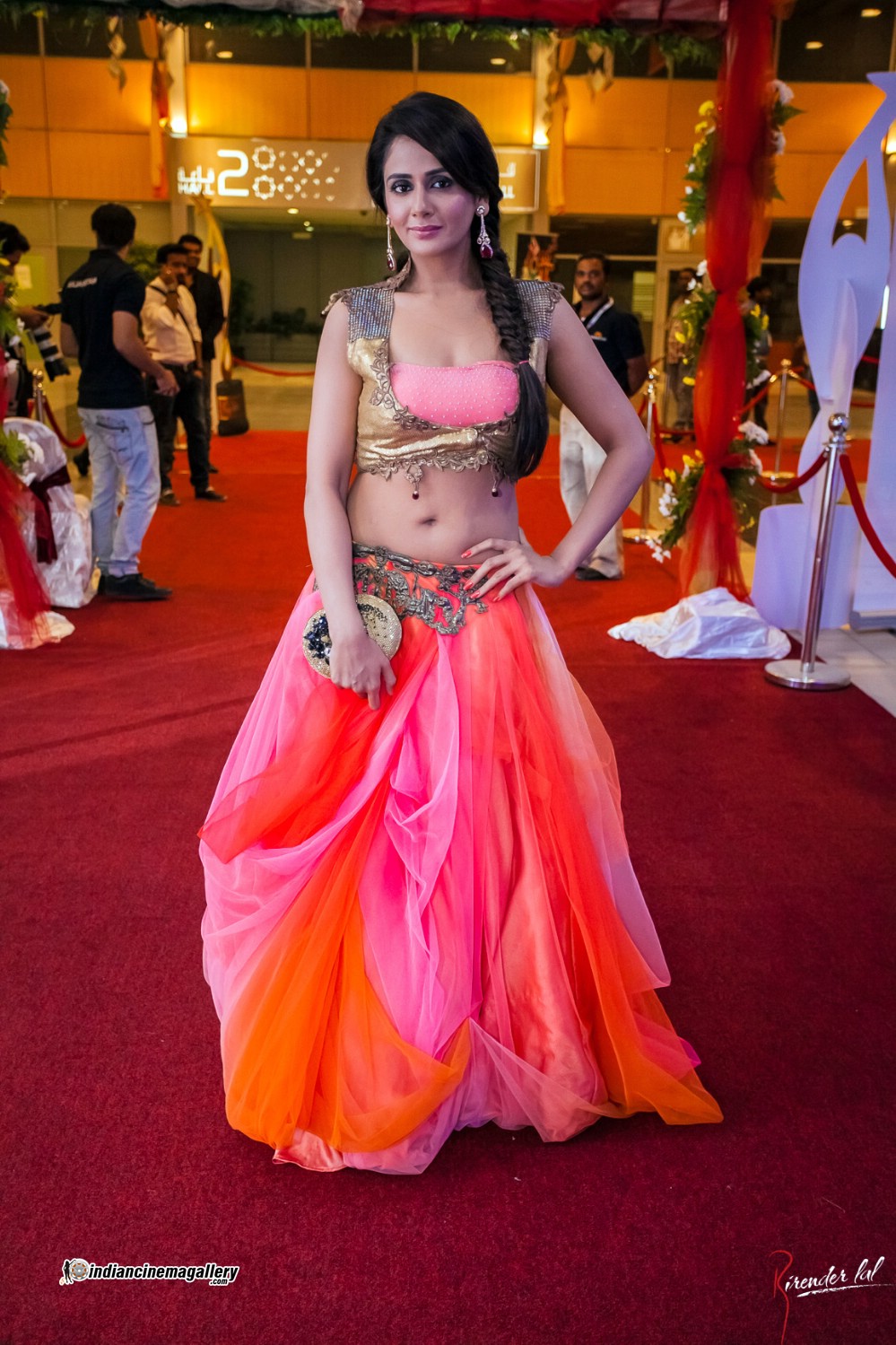 Parul Yadav latest hot navel show photos - Mallufun.com