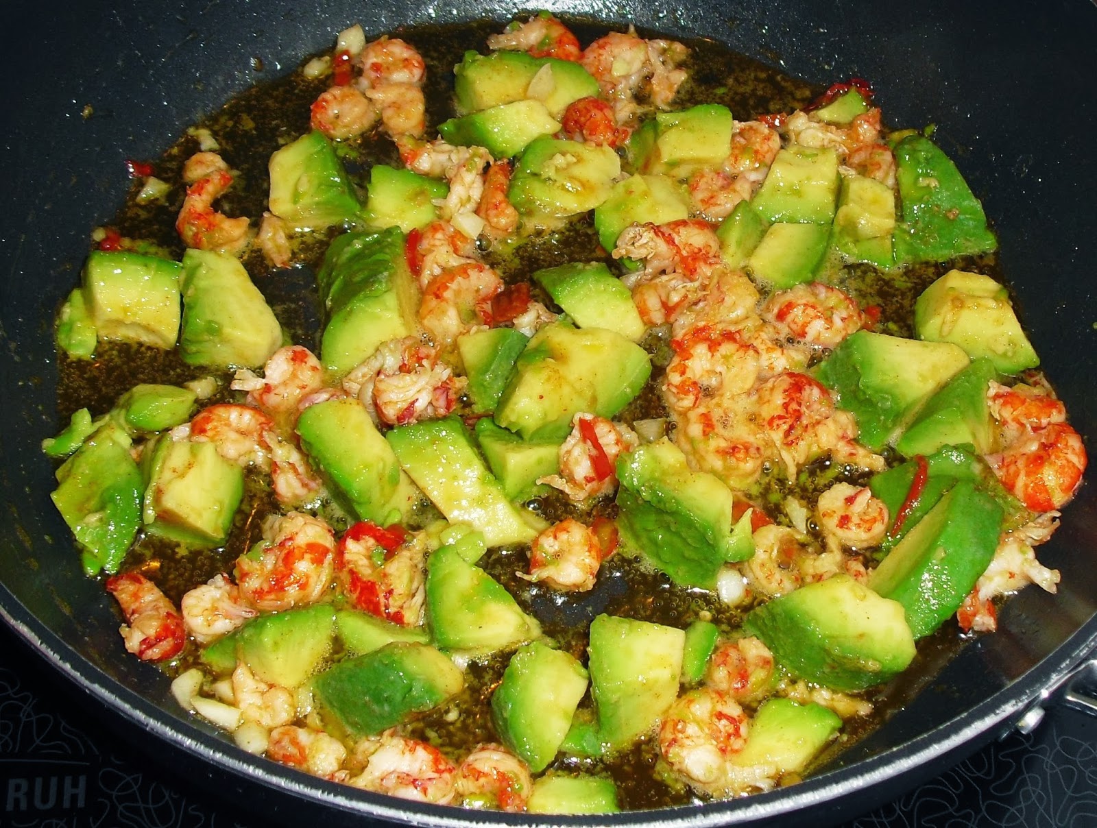 Futtern wie bei Muttern: Pikante Avocado-Flußkrebs-Pfanne