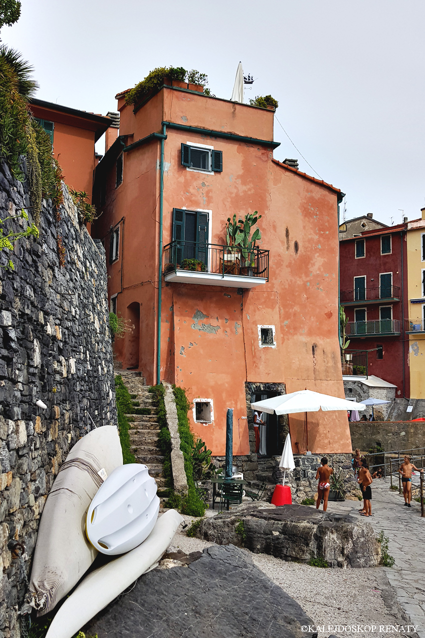Włochy, Liguria, liguryjskie miasteczko, Tellaro, przypomina zabudową cinque terr