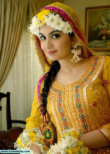 New Pakistani Indian Mehndi Dresses 2012 2013