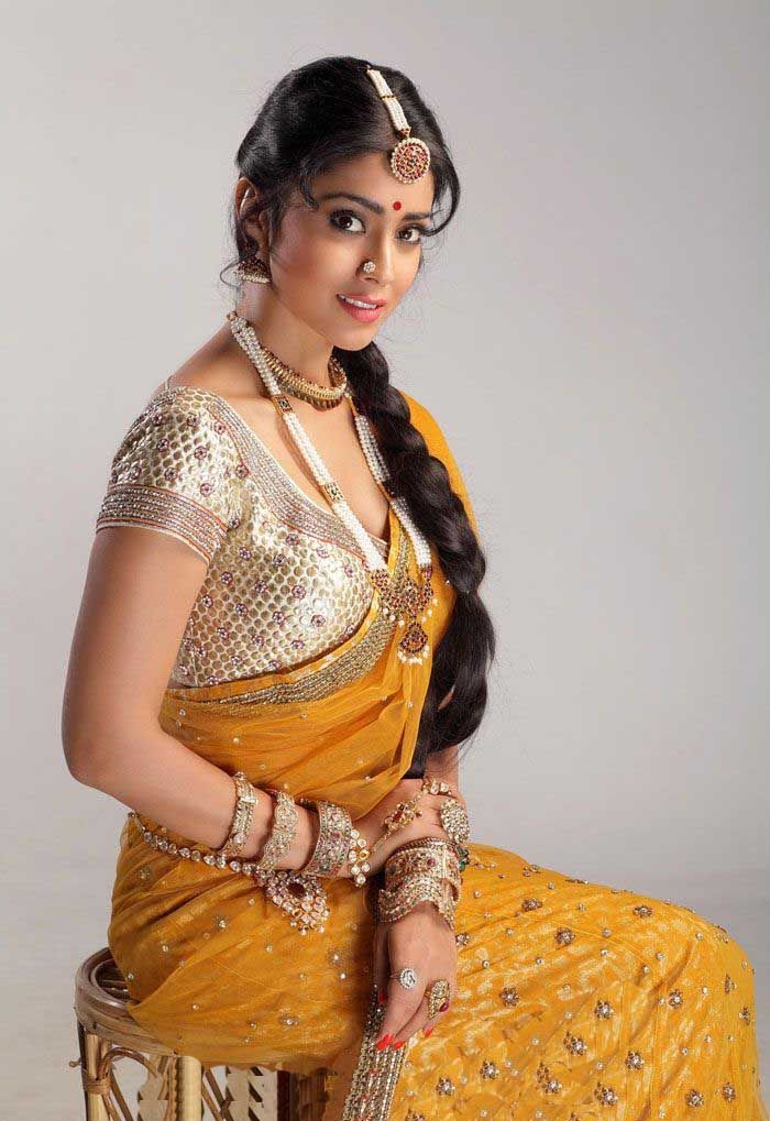 Hot Actress Wallpaper: Shriya Latest Stills