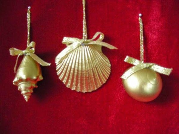 Christmas tree decoration with a maritime theme of shells and other ideas