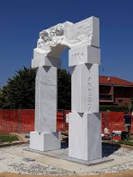 This modern sculpture in Pianezza is by Gabriele Garbolino Ru