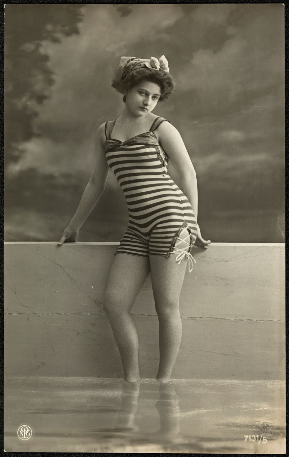 Interesting Vintage Studio Photos That Show Women's Swimsuit Fashion in