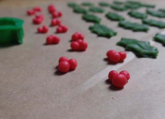 Christmas pudding macarons
