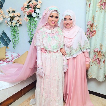  Gaun Pengantin Muslim Modern Warna Pink 