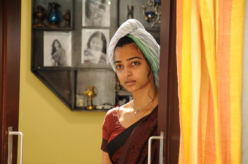 Radhika Apte New Stills In Dhoni Movie ~telugu Cinema News Wallpapers Stills Pics Photos Website