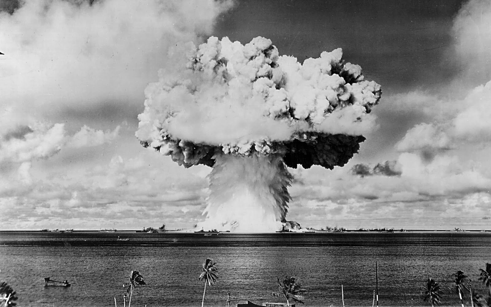 atomic bomb explosion pictures – hiroshima and nagasaki – Aep22