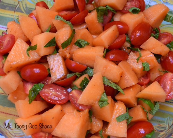 Cantaloupe-Tomato Salad With Mint and White Balsamic Vinaigrette: Refreshing and healthy side dish for summer! | Ms. Toody Goo Shoes
