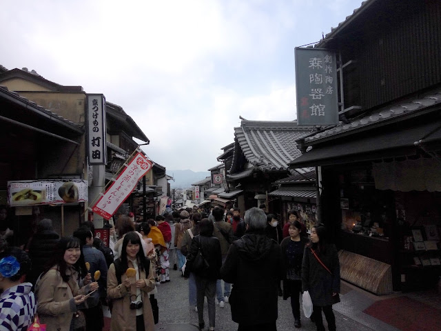 backpacking, flashpacking, jalan-jalan, travelling, jepang, kyoto, kiyumizudera temple, higashiyama, pagoda, sannenzaka, ninnenzaka