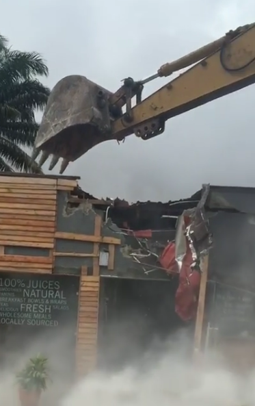 Photos/Videos: Lagos state govt demolishes shops in Ikoyi after landlord fails to pay N40m permit Photos/Videos: Lagos state govt demolishes shops in Ikoyi after landlord fails to pay N40m permit