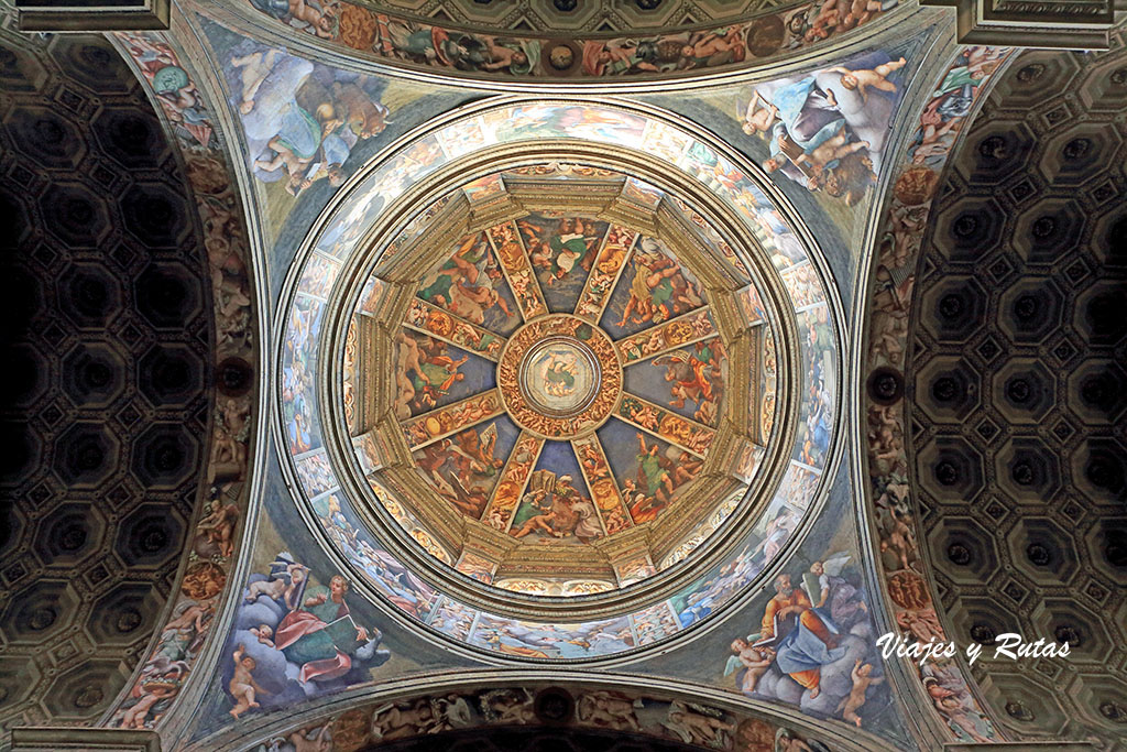 Interior de la Basílica Santa Maria Campagna de Piacenza