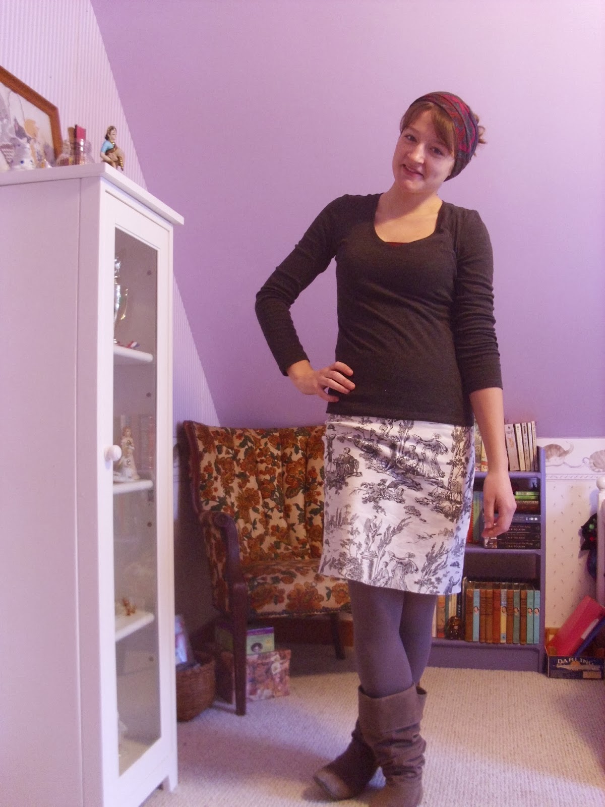 Casual pencil skirt outfit gray tee headscarf via Young Yankee Lady
