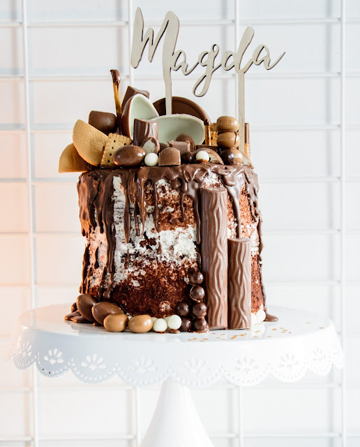 tort z kinder niespodzianką