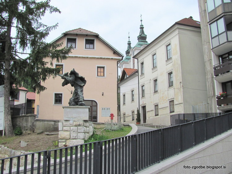Postojna, Trg padlih borcev Slovenija, Notranjska