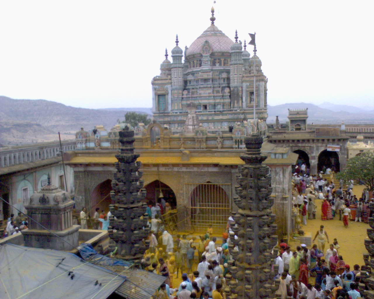 popular-jejuri-khandoba-temple-near-pune